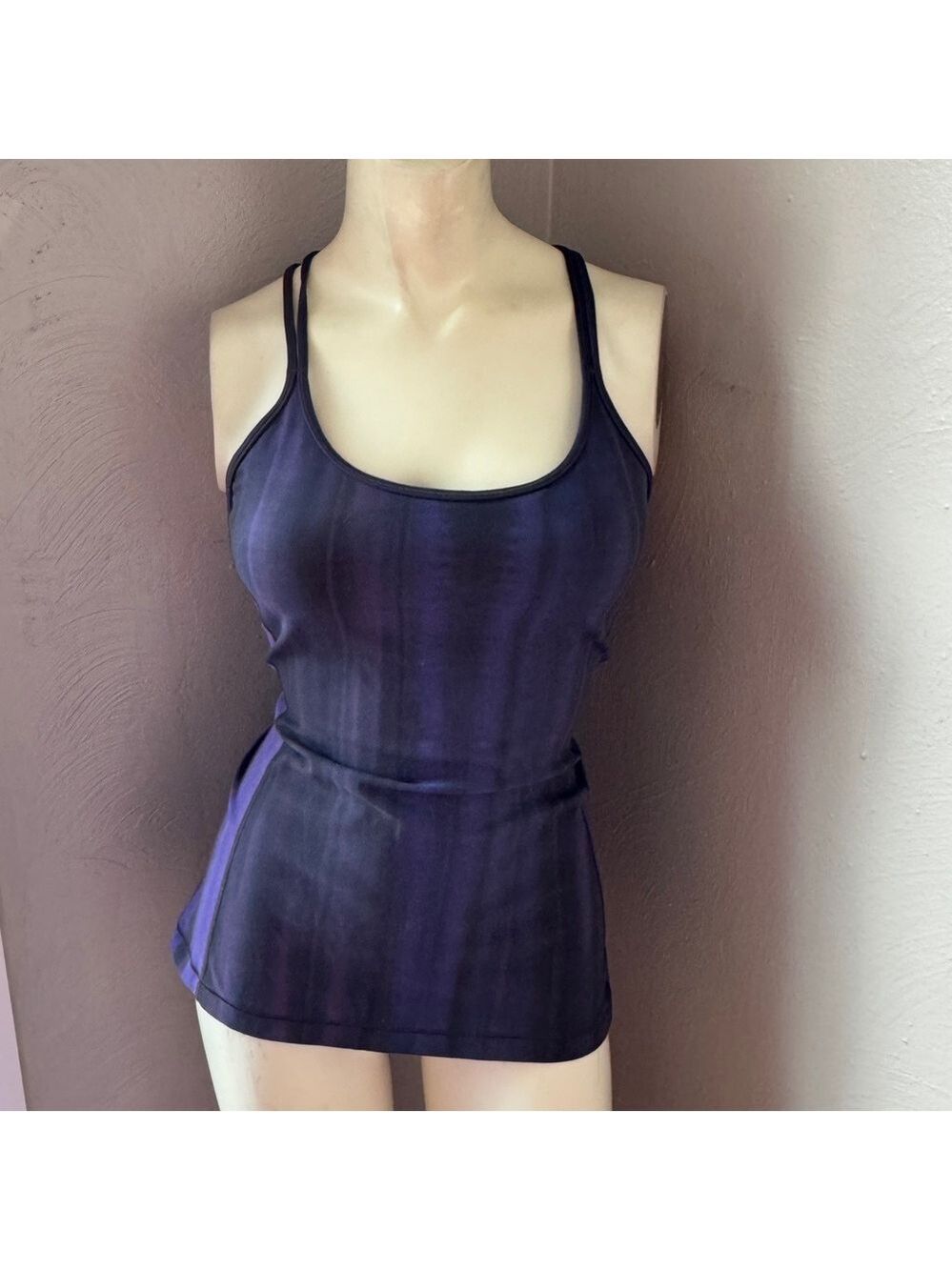 Lululemon purple racer back tank top with built in bra size 6 NWOT - Picture 3 of 13